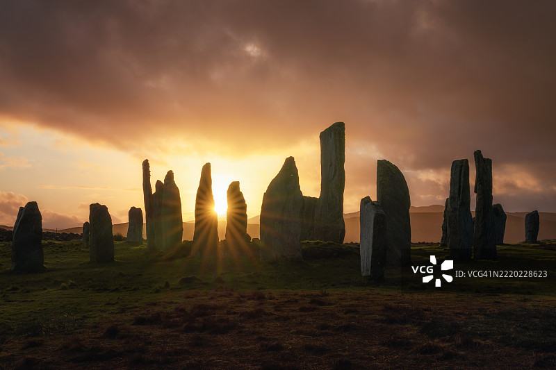 苏格兰外赫布里底群岛刘易斯岛卡拉尼什巨石阵的日落图片素材