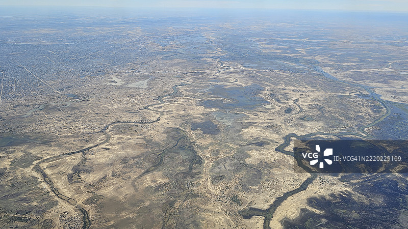 乍得首都恩贾梅纳及乍得河的航拍图图片素材