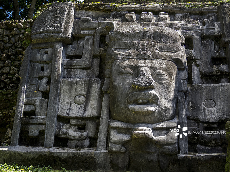 伯利兹拉曼奈（沉没的鳄鱼）中美洲考古遗址的面具神庙图片素材