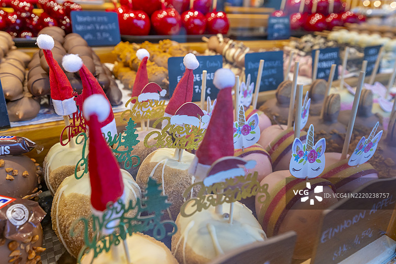柏林斯潘道老城圣诞市场摊位上的太妃糖苹果图片素材