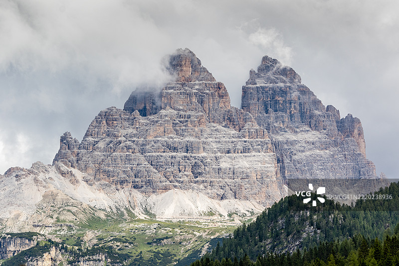 从米苏里纳湖看到的三峰山图片素材