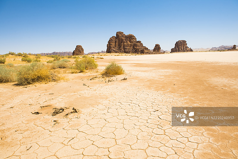 沙兰自然保护区的大型干盐湖，位于沙特阿拉伯麦地那省的阿乌拉图片素材