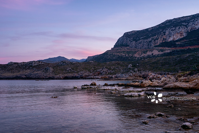 希腊海岸日落时的山地风景图片素材