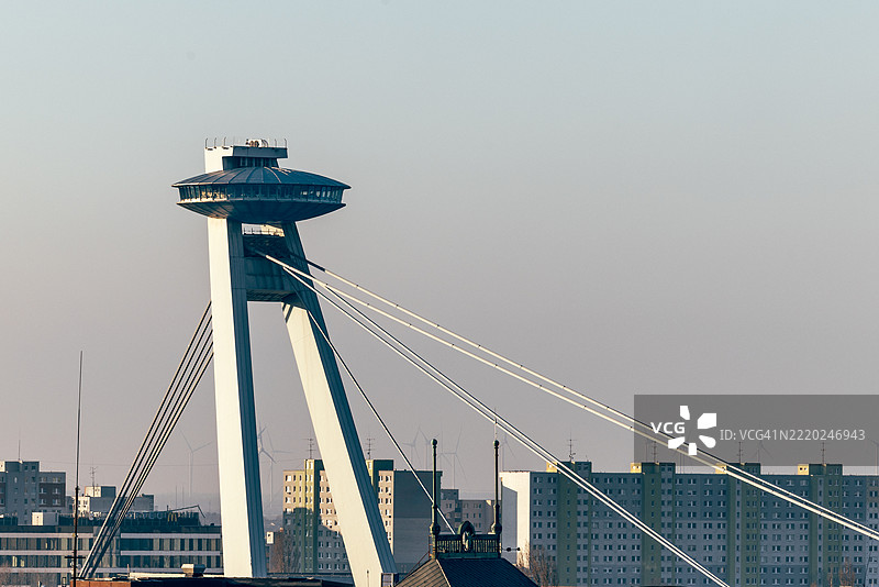 布拉迪斯拉发，斯洛伐克的SNP大桥和UFO塔图片素材