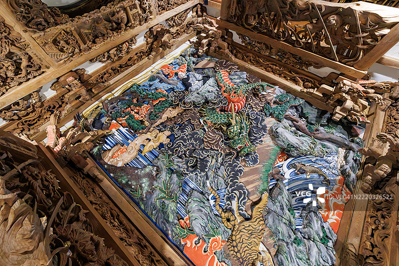 由禅宗大师道元雕刻的天花板雕塑，描绘了一只被制服的凶猛老虎。图片素材