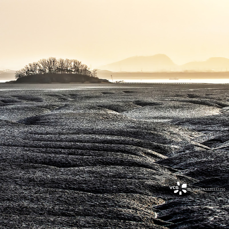 潮汐的拥抱与彼岸岛屿图片素材