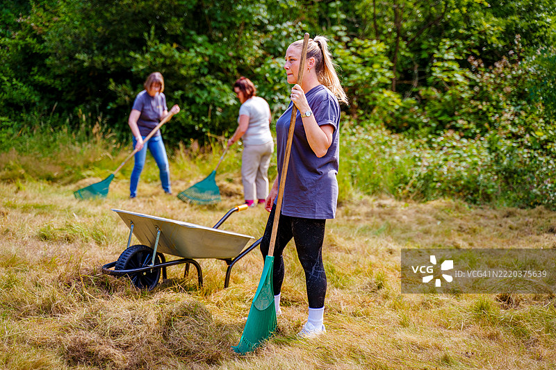 共同努力维护或改善自然空间，培养环境保护意识和合作精神。图片素材