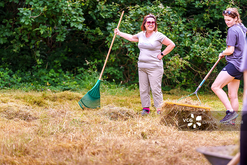 共同努力维护或改善自然空间，培养环境保护意识和合作精神。图片素材