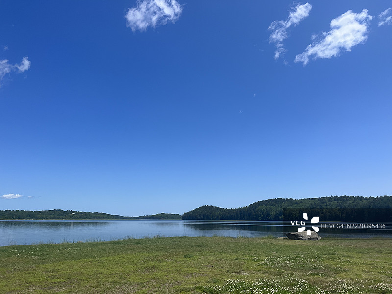 Road Trip View from a Car on a Highway in Maine图片素材