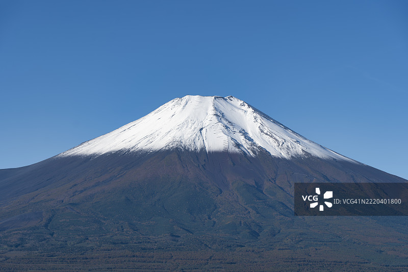 秋季新雪覆盖的富士山图片素材