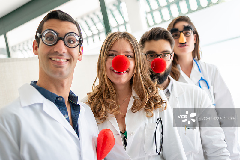 疯狂医生的工作室肖像图片素材