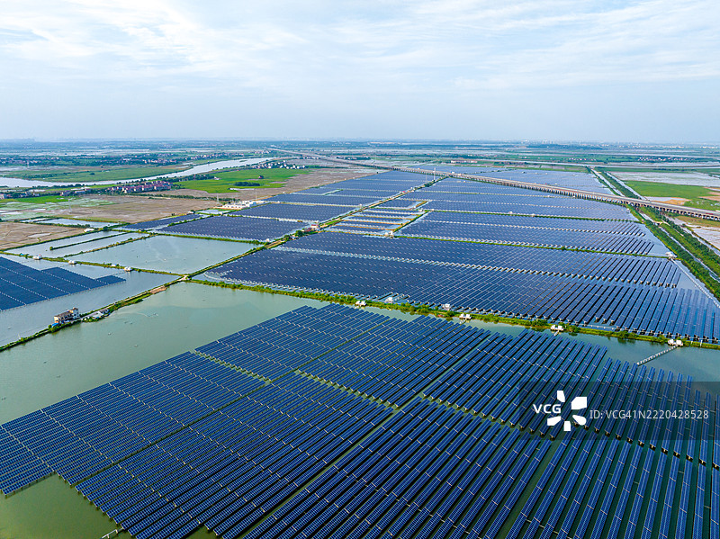 大型浮动太阳能农场图片素材