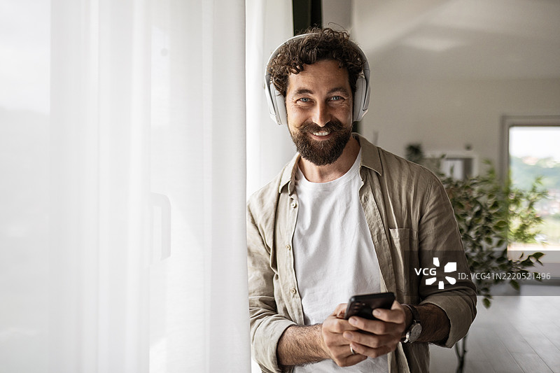 阳光下的科技达人，专注于手机图片素材