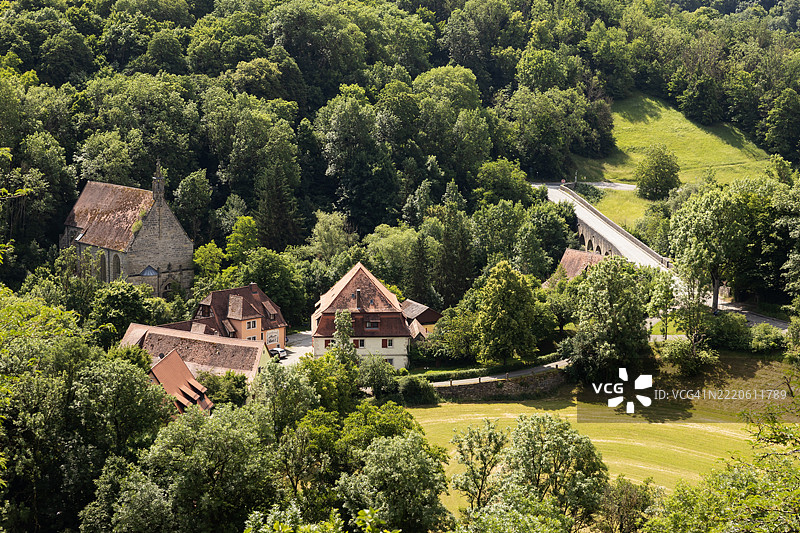 旅游目的地：陶伯谷，拥有历史悠久的陶伯桥和历史建筑（巴伐利亚，德国）图片素材