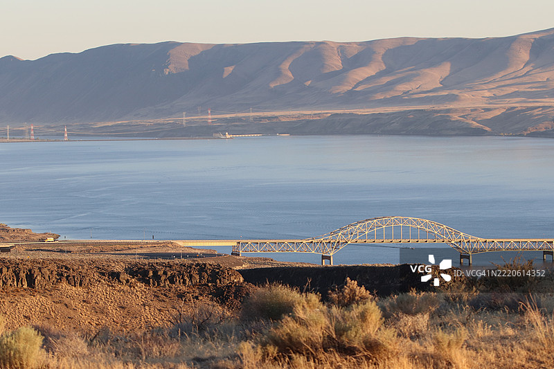 华盛顿州昆西的海洋和山脉风景。图片素材