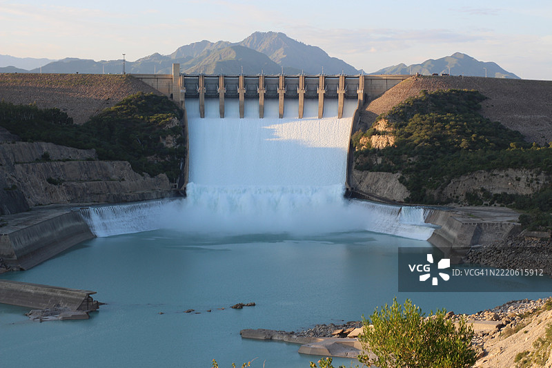 塔尔贝拉大坝：印度河上的壮丽建筑图片素材