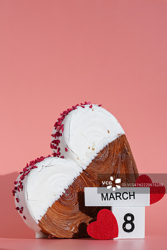 3月8日国际妇女节 心形白巧克力图片素材
