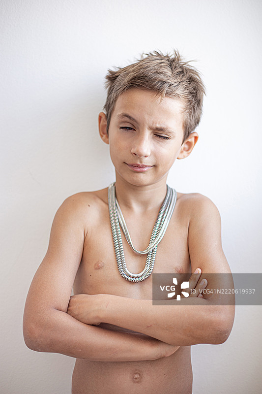 小男孩扮演老板图片素材