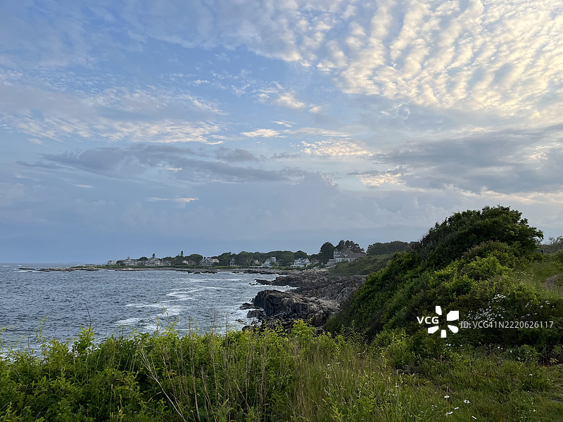 比德福德池的悬崖边狭窄小径。东点奥杜邦保护区。图片素材