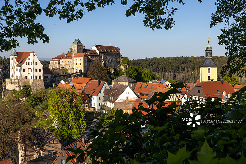 旅行目的地：霍恩施泰因历史村落全景及霍恩施泰因城堡（德国萨克森瑞士）图片素材