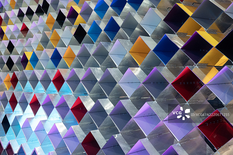 五彩斑斓的金属方块，菱形，抽象背景图片素材