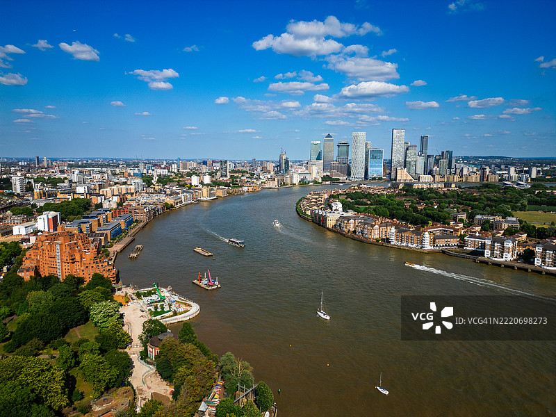 从空中俯瞰沃平，望向伦敦狗岛的摩天大楼图片素材