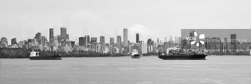 城市建筑的全景与天空相映成趣图片素材