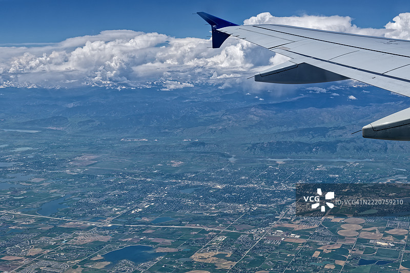 科罗拉多州的落基山脉背景，飞越美国图片素材