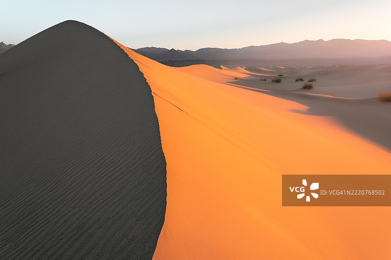 加利福尼亚州熔炉溪的沙漠美景与天空相映成趣， 美国图片素材