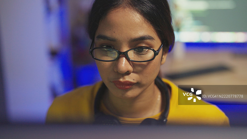 东南亚女性在网络安全和网络安全支持与发展中的作用。图片素材