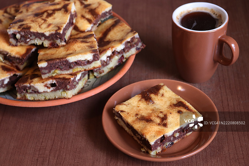 自制柠檬巧克力饼干方块配蔓越莓图片素材