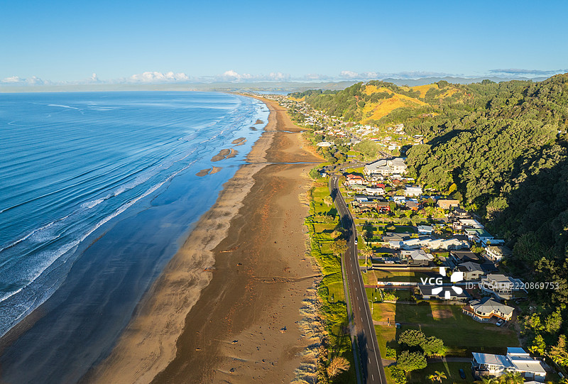 郊区的平衡，自然与社区的舒适。图片素材