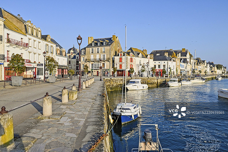 港口的房屋和街道，勒克鲁瓦西克，卢瓦尔河大区，法国，欧洲图片素材