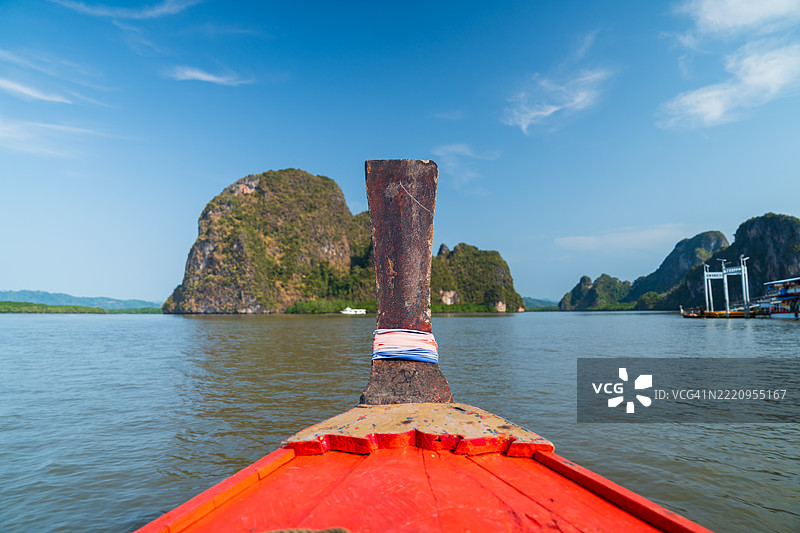 在船上游览时的攀牙湾景色图片素材