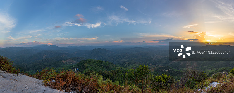 泰国耶拉省的美丽山脉风景图片素材