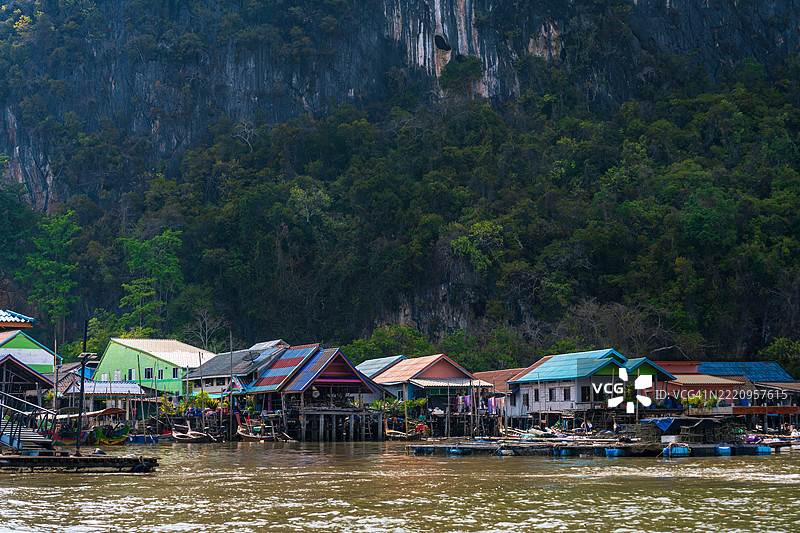 攀牙湾著名的漂浮村庄——攀宜岛图片素材