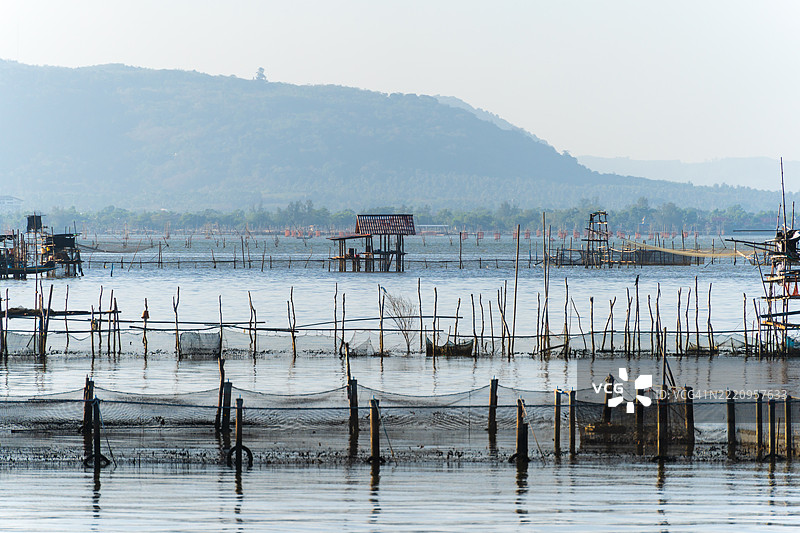 泰国宋卡省宋卡湖附近的高约岛鱼场图片素材