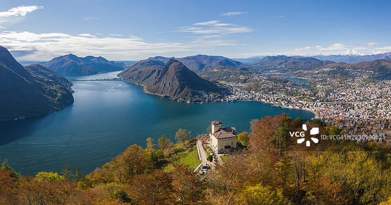 湖 Lugano 和卢加诺市的观景点鸟瞰图图片素材