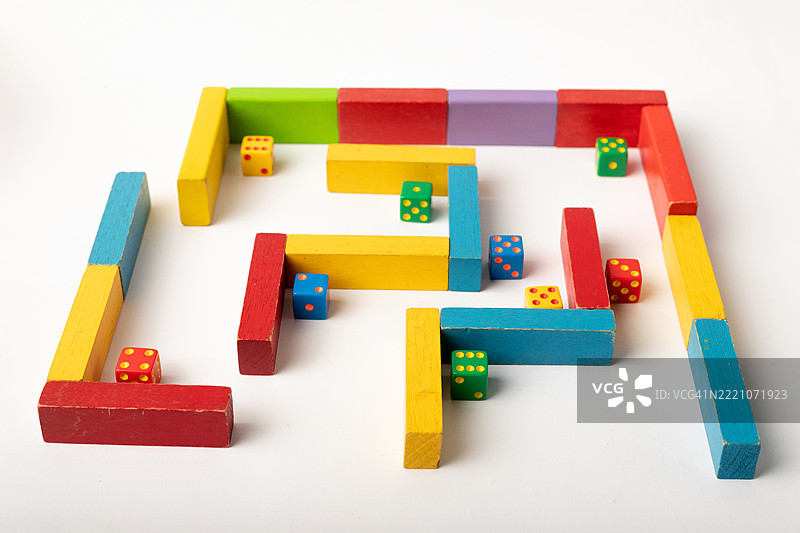 在复杂迷宫中进行随机结果和战略决策的导航图片素材