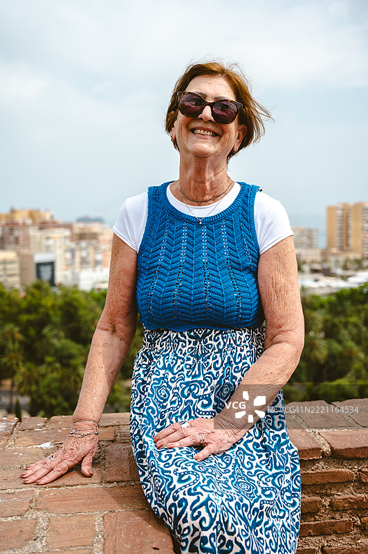 马拉加阿尔卡萨巴堡垒中的女性图片素材