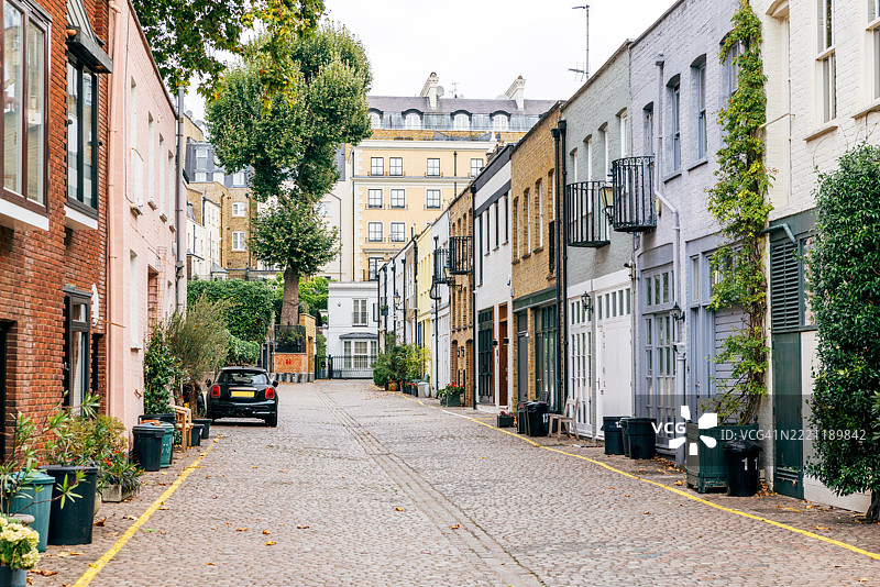 伦敦切尔西区的住宅小巷联排别墅街道图片素材
