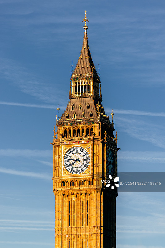 阳光明媚的早晨，大本钟塔的特写，伦敦，英格兰，联合王国图片素材