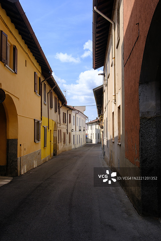 城市中建筑间的空巷图片素材