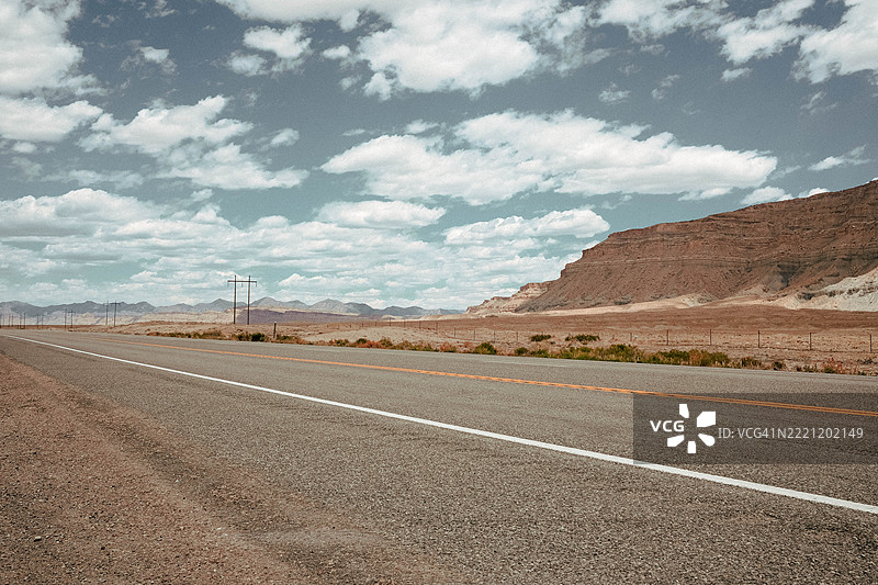 空旷的道路与天空，犹他州，美国图片素材