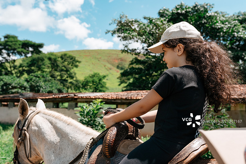 乡村生活方式的儿童图片素材