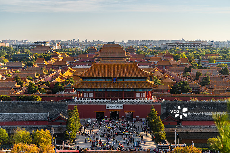 故宫，标志性的皇宫和联合国教科文组织世界遗产，从中国北京的景山公园俯瞰。图片素材