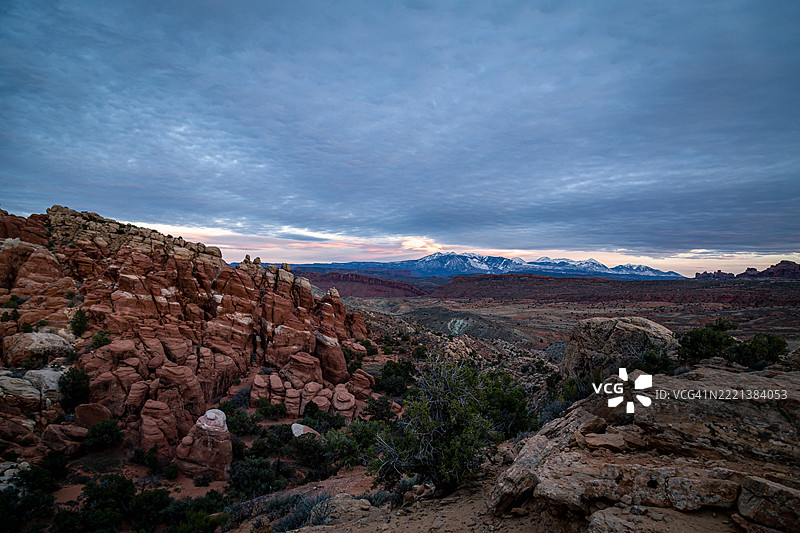 拉萨尔山脉的日落图片素材