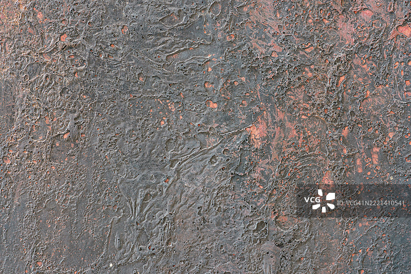 抽象红黑艺术金属墙面。图片素材