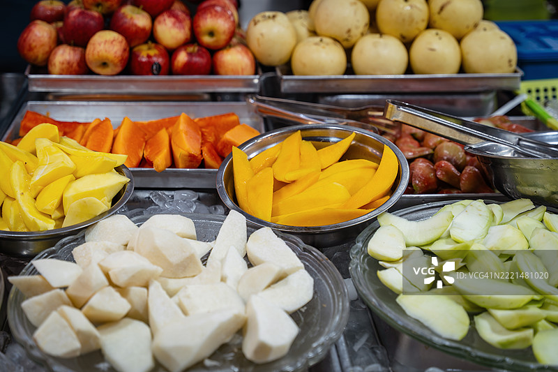 市场上展示的新鲜水果图片素材