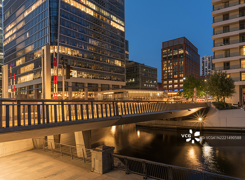 黄昏时分的蒙哥马利桥图片素材